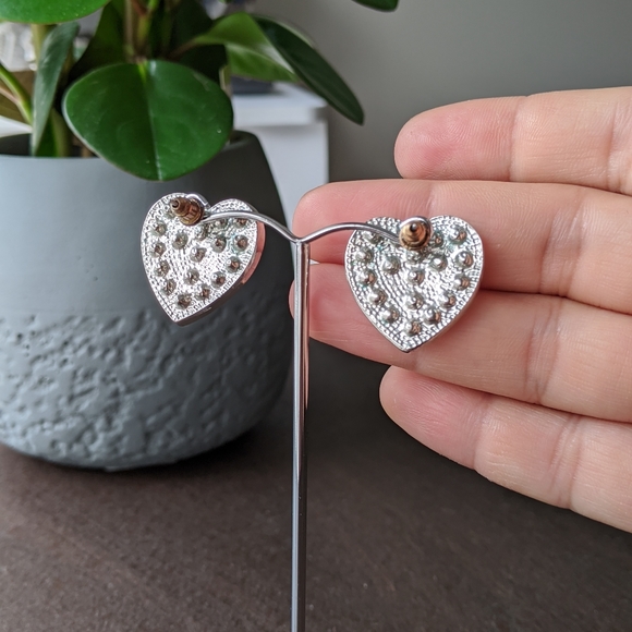 🌸4 for$25🌸Heart shaped earings - Picture 3 of 5